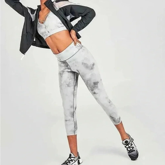 NIKE Women's One Icon Mid-Rise Crop Leggings - Size Medium - Picture 1 of 11